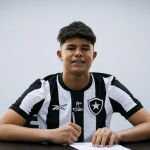 Bruninho, filho de Eliza Samúdio, é anunciado como novo reforço pelo Botafogo