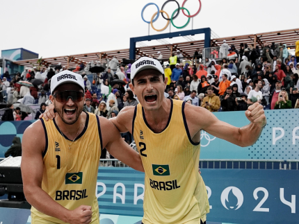 Dupla brasileira estreia com vitória contra marroquinos no vôlei de praia