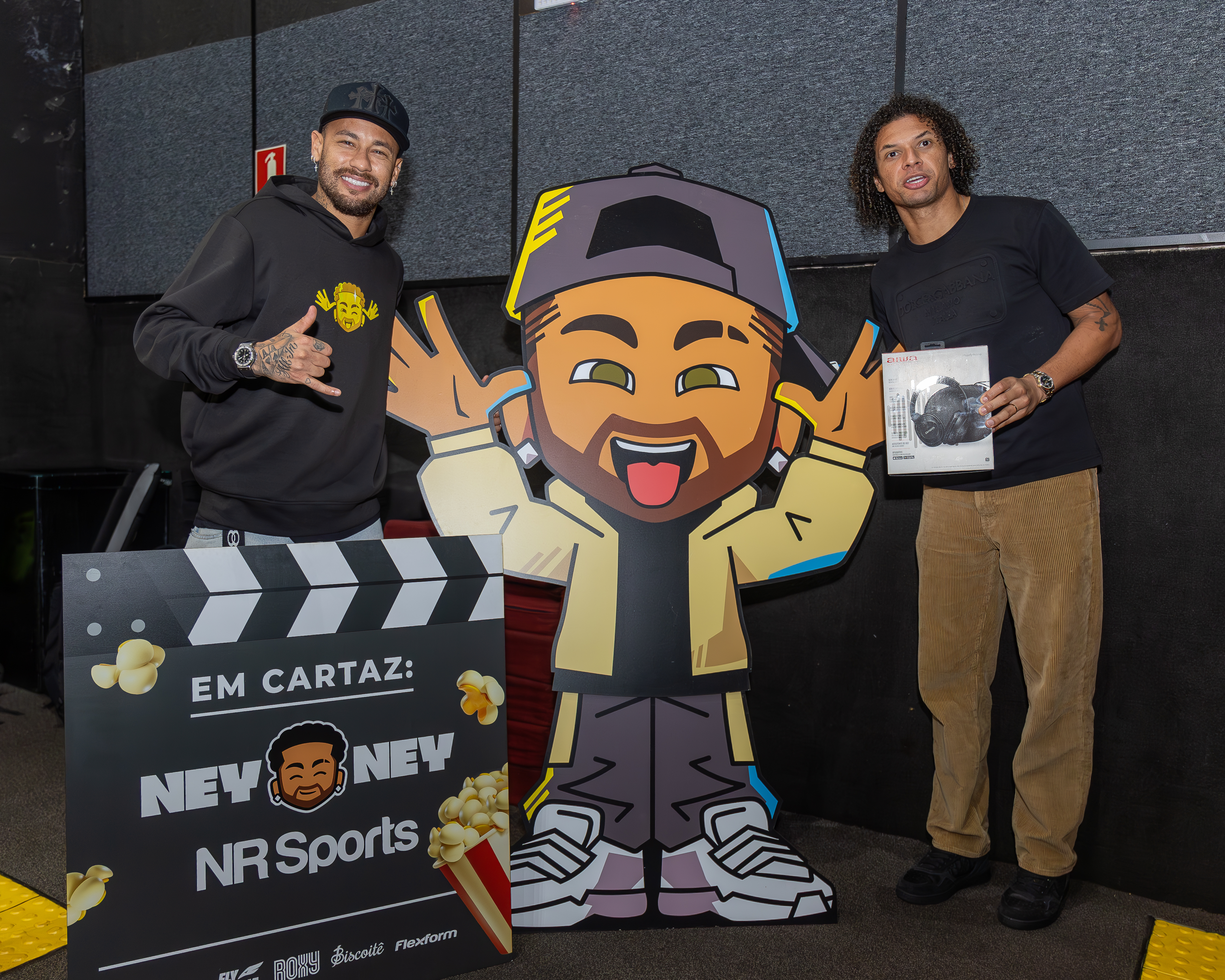 Neymar convidou amigos e família para premiere da animação "Ney Ney" / Fotos: Divulgação NR Sports