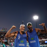 Vôlei de praia: Evandro e Arthur vencem mais uma e terminam fase de grupos invictos