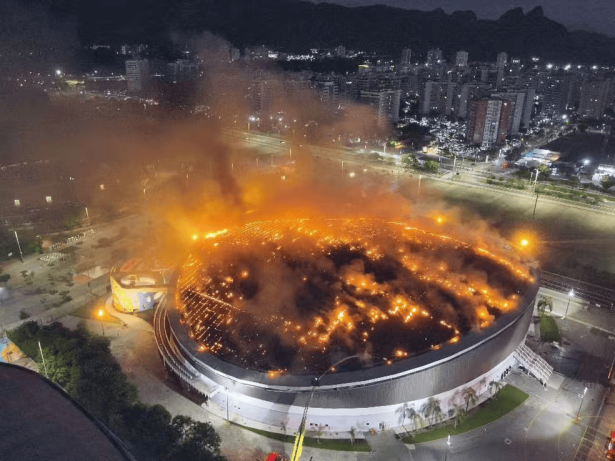 Incêndio destrói teto do velódromo dos jogos do Rio de 2016