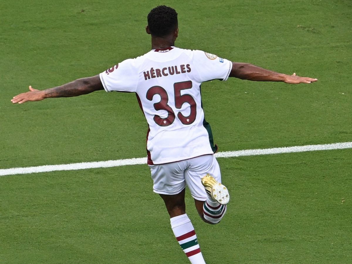 Hércules comemora o segundo gol do Fluminense diante da Inter de Milão no Mundial de Clubes - Reprodução: X/@fifaworldcup_pt
