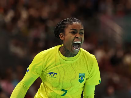 Brasil venceu a Espanha por 29x18 na estreia do handebol feminino em Paris-2024 (REUTERS)