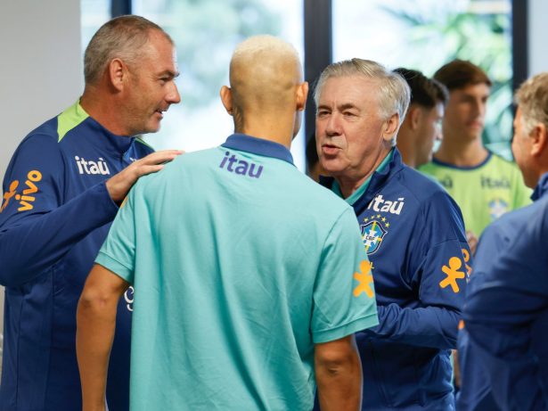 Carlo Ancelotti comanda primeiro treino da Seleção na Granja Comary com elenco desfalcado