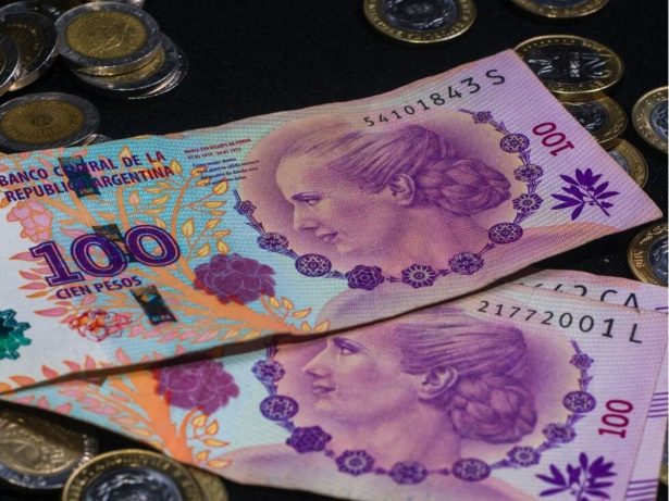 Mercado financeiro na Argentina reage à vitória do governo de Milei e cresce 10% em relação ao dólar