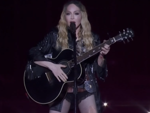 Homenagens ao Brasil, homem no lixo e disputa de apresentadores: o show de Madonna no Rio