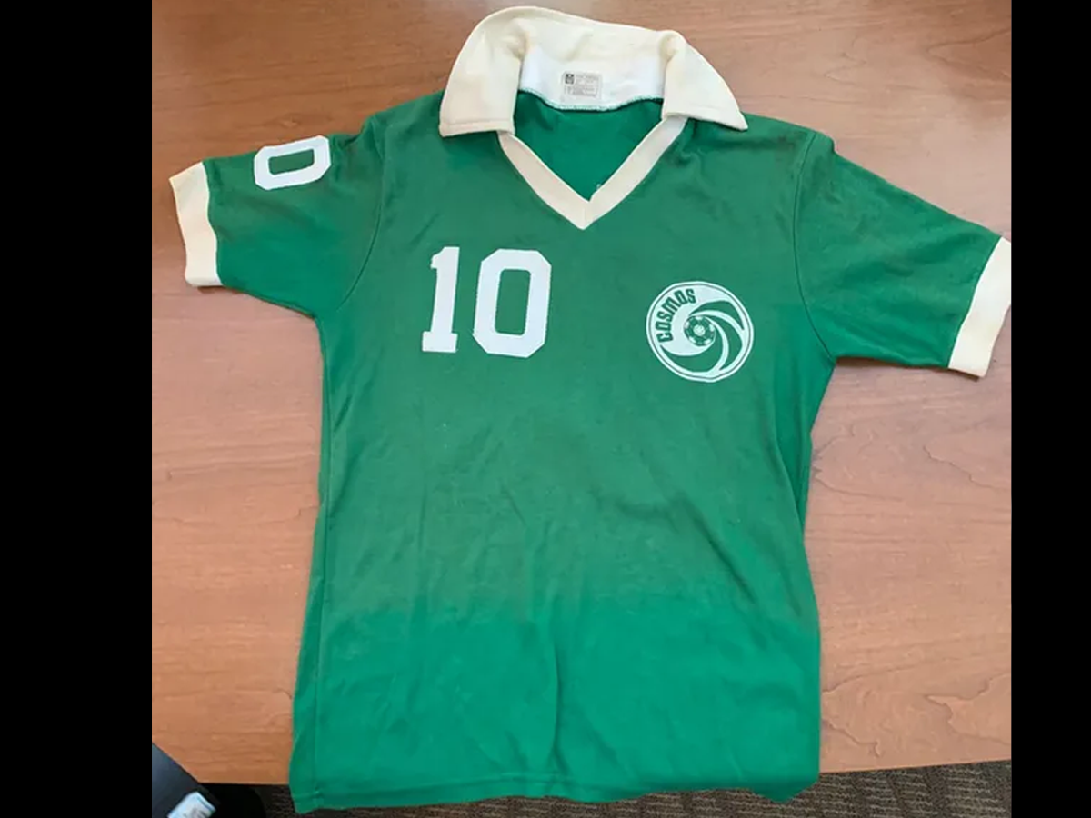 Camisa do último jogo oficial de Pelé. Foto: Reprodução