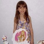 Larissa Manoela brinca com “dupla personalidade” e resgata festa inspirada em Hannah Montana