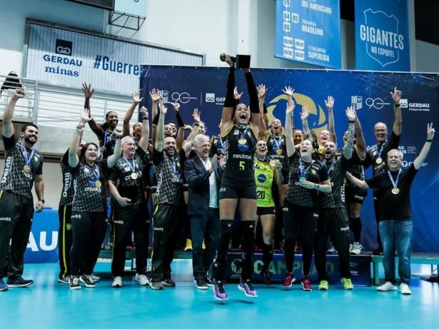 Time brasileiro conquista tricampeonato Sul-Americano de vôlei feminino