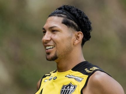 Rony: Atlético-MG confirma processo trabalhista, mas diz que está com salários em dia