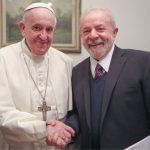 No adeus a Francisco, Lula fala em “dívida da humanidade” e defende diálogo na guerra