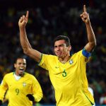 Ex-zagueiro da Seleção, Lúcio sofre acidente doméstico e é internado
