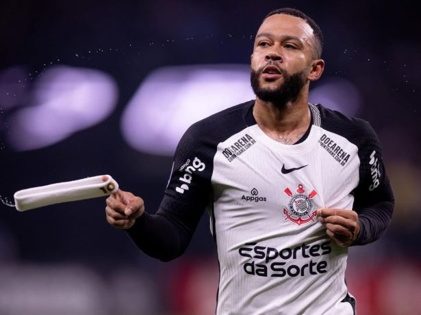 Corinthians realiza reunião com Memphis Depay após ausência em treino