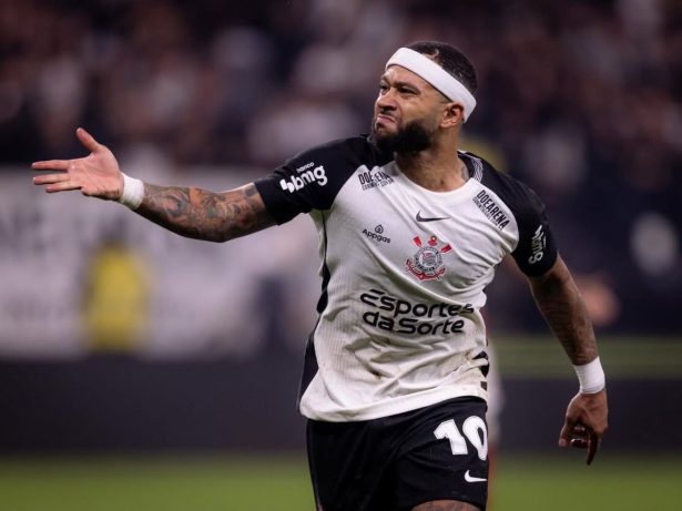 Herói do título, Memphis critica diretores do Corinthians: “Vão fazer m… em outro lugar”