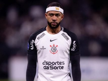 Memphis Depay nega polêmicas no Corinthians e promete pronunciamento
