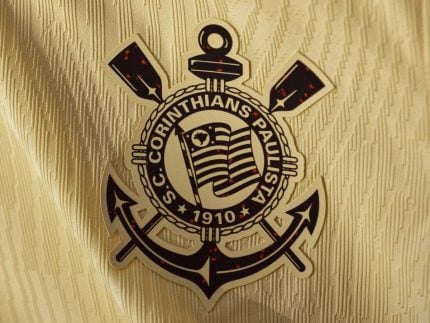 Corinthians volta a atrasar salários e tenta evitar novo desgaste com elenco; entenda