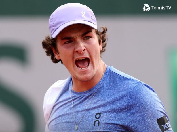 João Fonseca atropela número 28 do mundo na estreia em Roland Garros