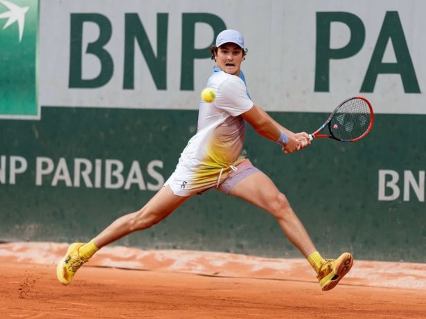 João Fonseca alcança melhor posição da carreira após vitória em Roland Garros