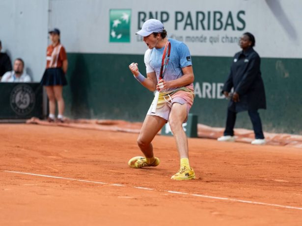 João Fonseca encara antigo algoz em Roland Garros por vaga na próxima fase