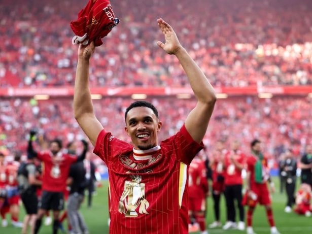 Real Madrid acerta com Alexander-Arnold e paga multa para tê-lo antes do Mundial