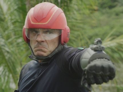 Ator da série “DNA do Crime”, Kiko Pissolato vira super-herói no cinema