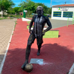 Após condenação e vandalismo, estátua de Daniel Alves será removida na Bahia