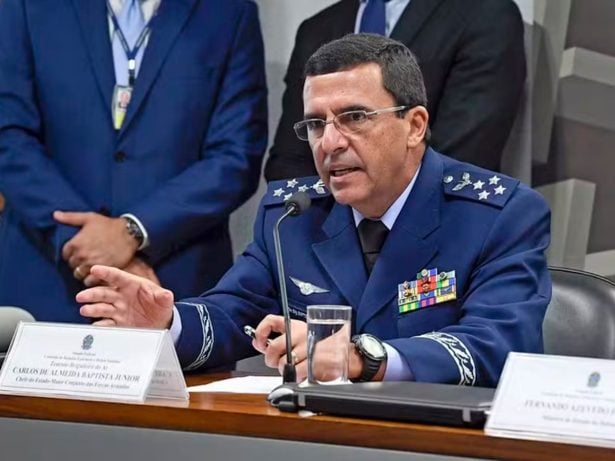 Ex-comandante da FAB revela bastidores no Alvorada e ameaça de prisão a Bolsonaro