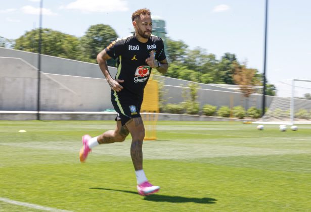 Finalmente: Neymar volta a treinar com jogadores da Seleção. Veja!