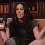 Alanis Morissette relata depressão pós-parto nas três gestações: “Cada vez pior”