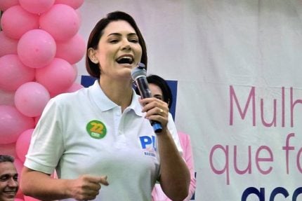 Em Goiânia, Michelle Bolsonaro diz que PT se dissolveu e chama Caiado de “velha raposa”