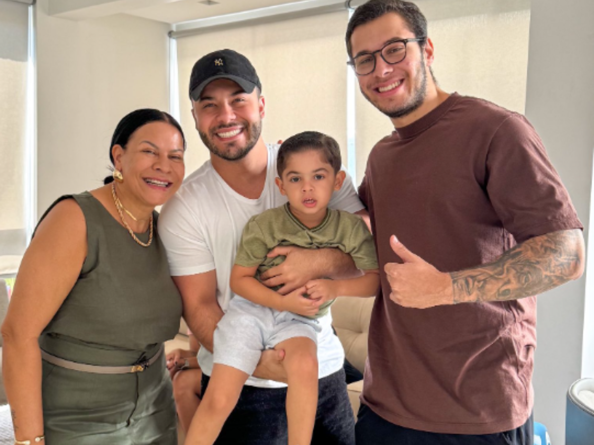 Dona Ruth, Murilo Huff, Leozinho e João Gustavo no Dia das Mães (12/5)