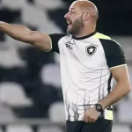 Botafogo se acerta com novo técnico, ex auxiliar de Artur Jorge. Saiba quem é