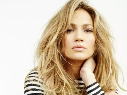Jennifer Lopez aparece de aliança, mas comemora aniversário sem Ben Affleck