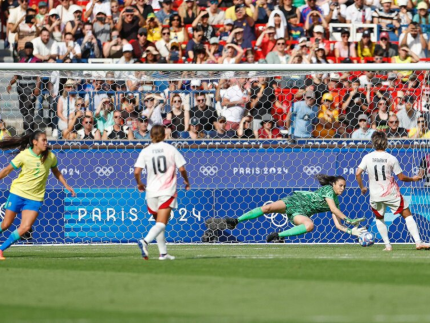 O Brasil saiu na frente do Japão, mas levou a virada no final e se complicou pela classificação (Getty Images)