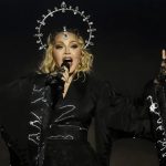 Antes de ir embora, Madonna deixou recado no Livro de Ouro do Copacabana Palace. Veja
