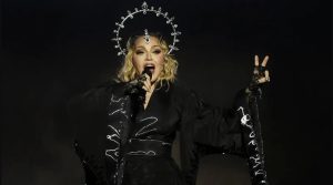 Antes de ir embora, Madonna deixou recado no Livro de Ouro do Copacabana Palace. Veja