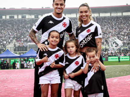 Coutinho foi apresentado à torcida do Vasco com grande festa em São Januário (Reprodução)