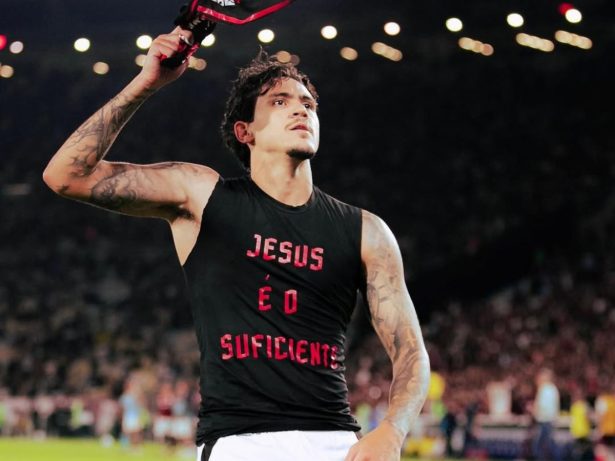 Pedro volta ao Flamengo, marca gol e garante vitória no clássico