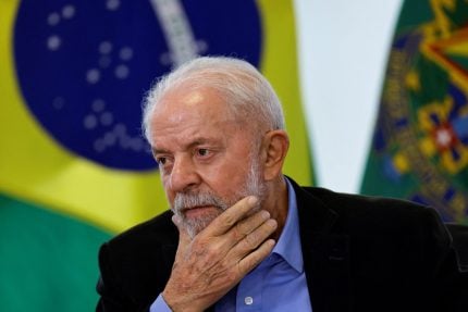 Lula sofre acidente doméstico e cancela viagem à Rússia por recomendação médica