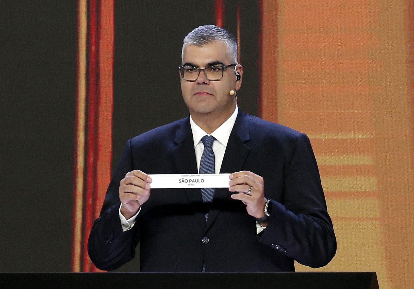 Fred Nantes, figurinha marcada em sorteios da CONMEBOL, foi demitido da entidade em outubro de 2025 / Reprodução CONMEBOL Fred Nantes, figurinha marcada em sorteios da CONMEBOL, foi demitido da entidade em outubro de 2025 / Reprodução CONMEBOL