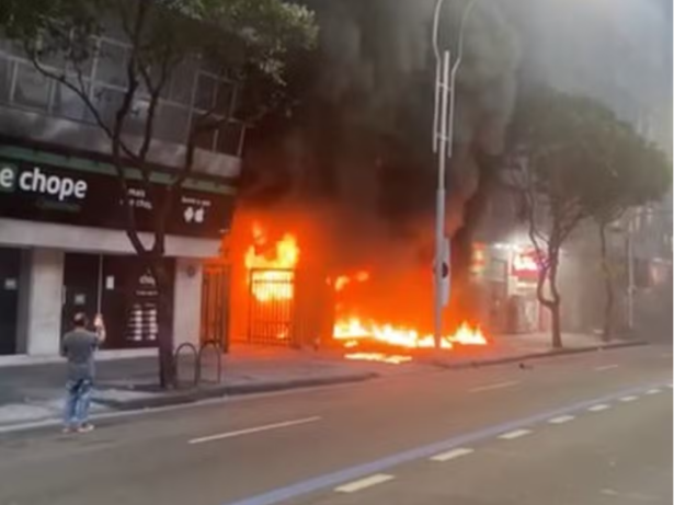 Aos 85 anos, morre uma das vítimas de incêndio em loja no Rio de Janeiro