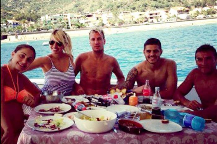 Pivôs de um dos maiores escândalo de traição, Maxi López e Wanda Nara ficarão frente a frente no "Masterchef Celebrity" da Argentina / Reprodução Pivôs de um dos maiores escândalo de traição, Maxi López e Wanda Nara ficarão frente a frente no "Masterchef Celebrity" da Argentina / Reprodução