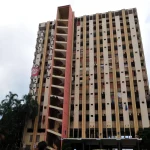 Primeiro hotel de luxo de Brasília, Torre Palace é implodido após anos de abandono