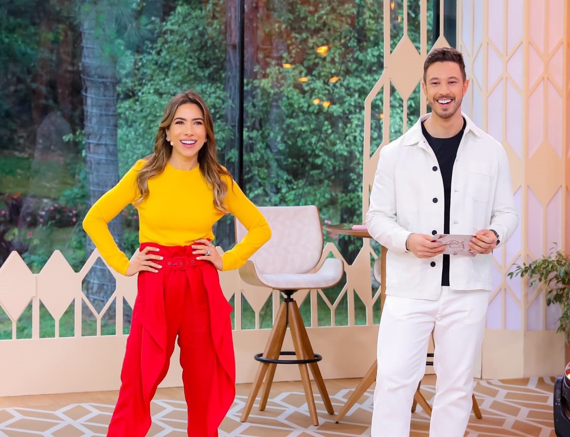 Patrícia Abravanel e Gabriel Cartolano na apresentação do Vem pra Cá, no SBT (Reprodução: SBT)