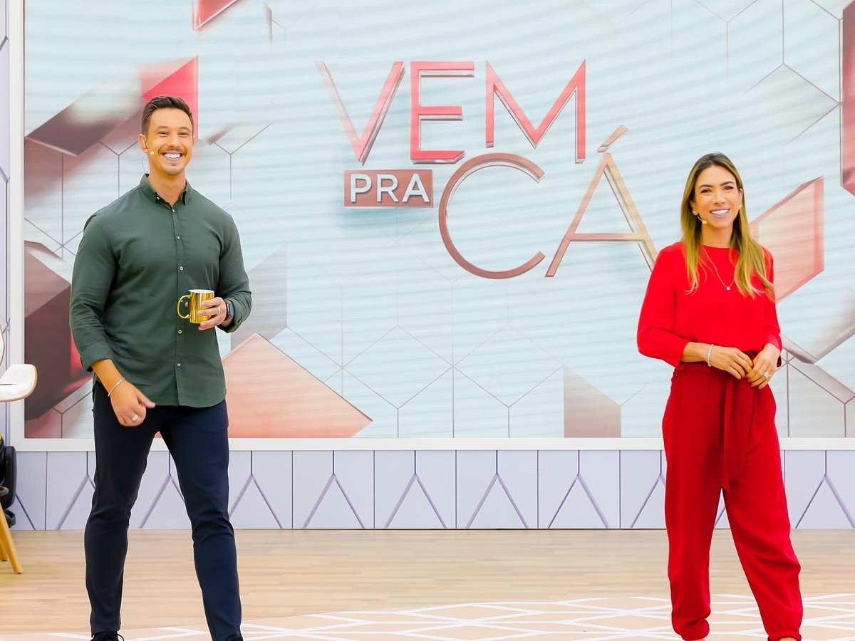 Patrícia Abravanel e Gabriel Cartolano na apresentação do Vem pra Cá, no SBT (Reprodução: SBT)