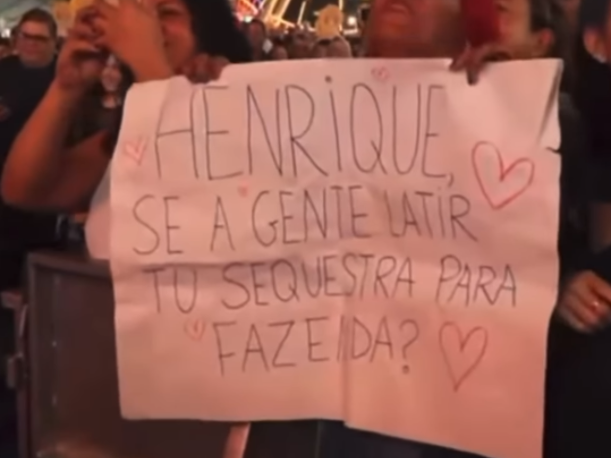 Cartaz de fã em show de Henrique e Juliano (Reprodução)