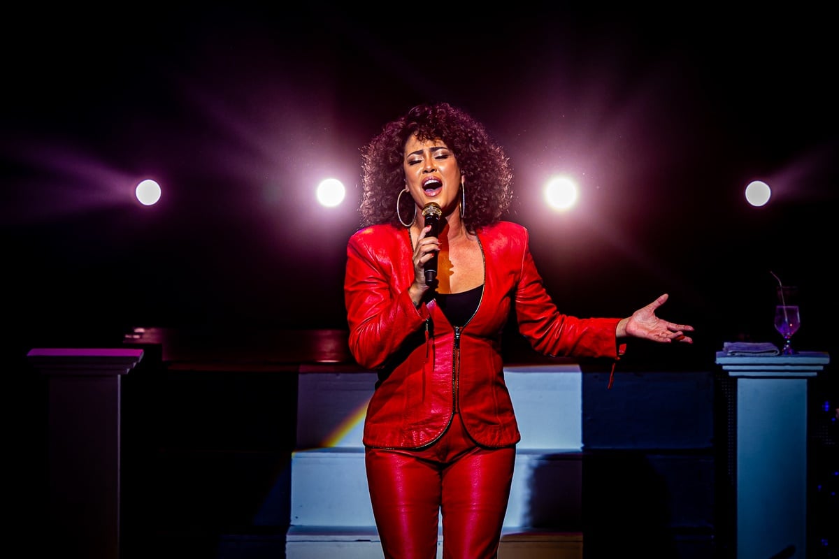 Pela primeira vez em terras brasileiras, a cantora de alcance global apresenta a turnê "The Greatest Love of All" / Foto: TGLOA / Talento Comunicação 