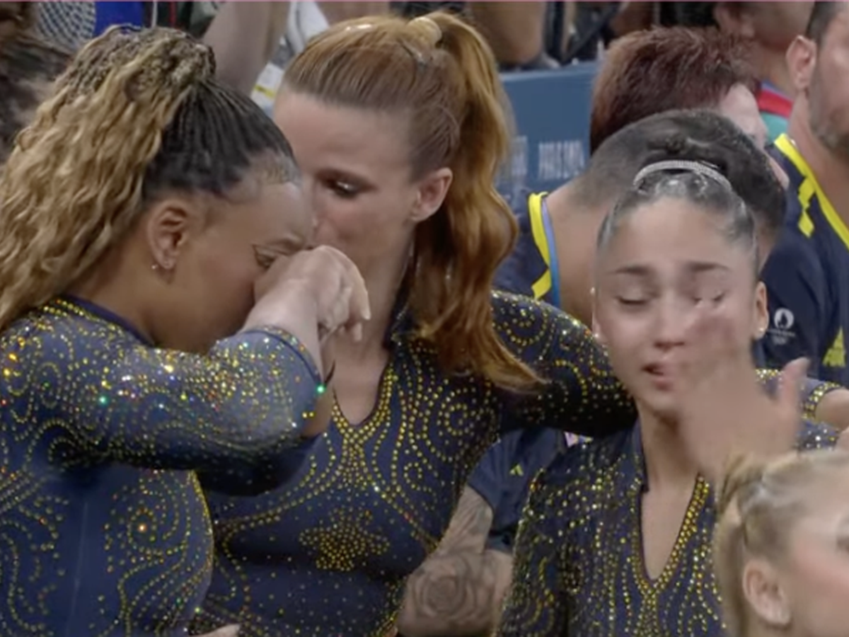 Lorrane Oliveira perdeu a irmã há três meses e chorou logo após a conquista da medalha (Reprodução)