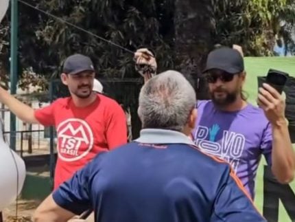 Manifestação do MTST em frente ao condomínio de Bolsonaro gera confronto com apoiadores