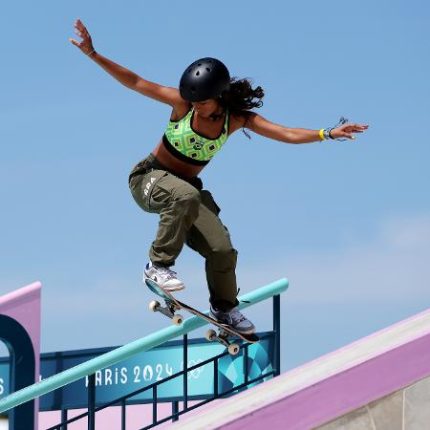 2f1ac4f6 rayssa leal durante classificatoria do skate street feminino nas olimpiadas de paris 2024 1722171741520 v2 450x450